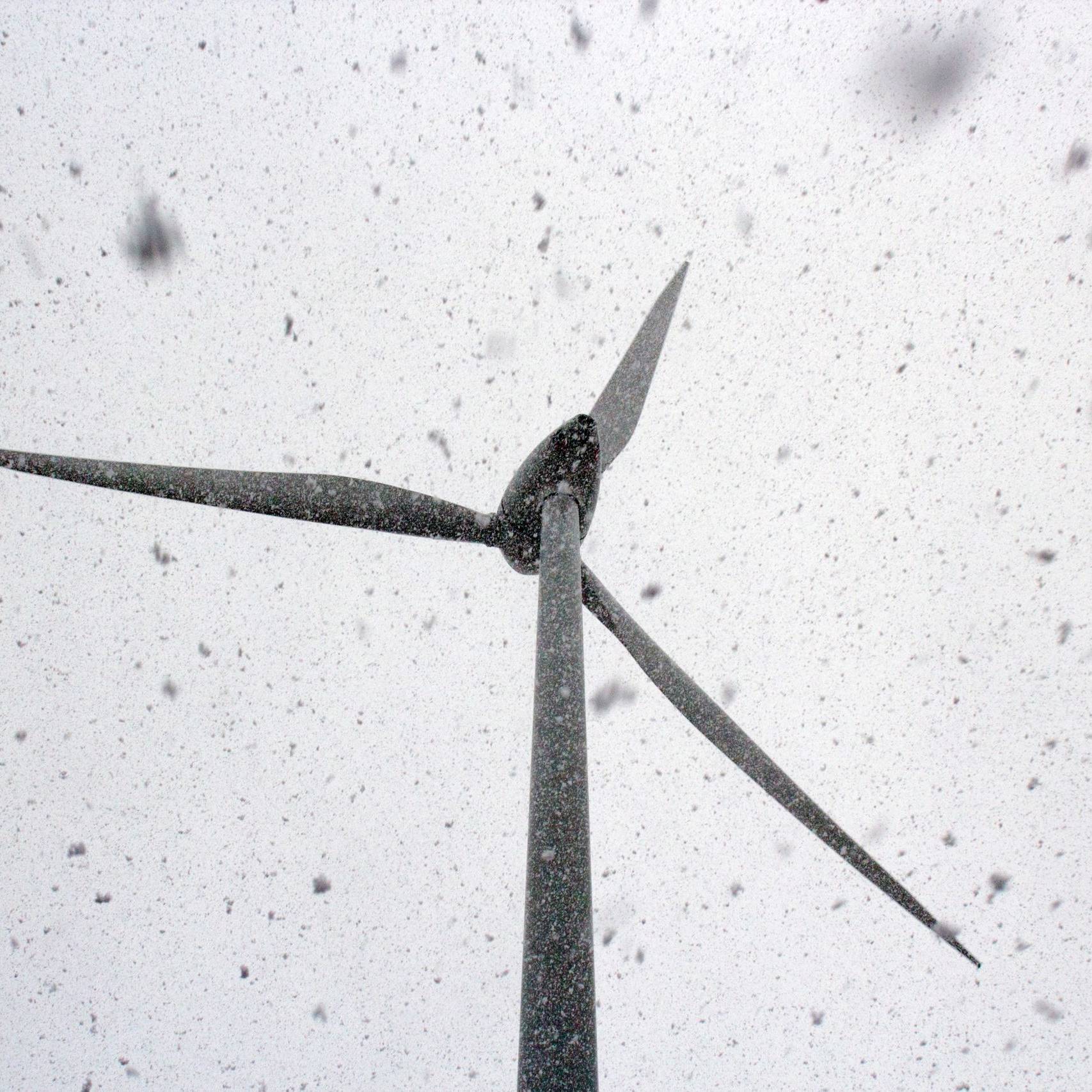 éolienne projections de glace