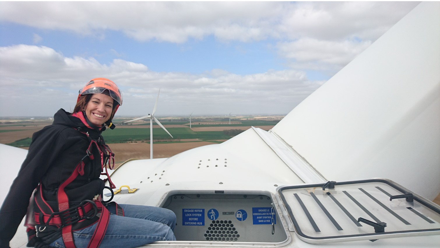 Wind turbine with ceo at the top