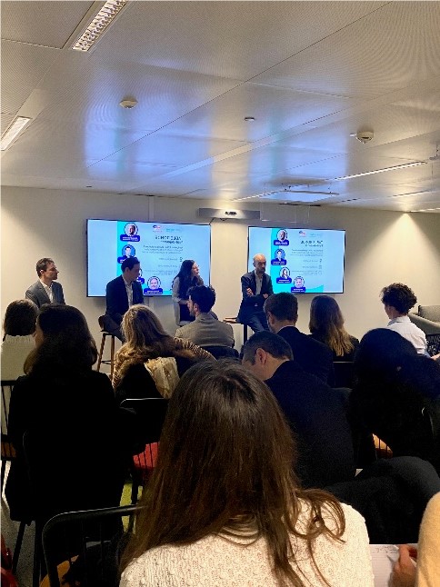 Conference with speakers, screens and people