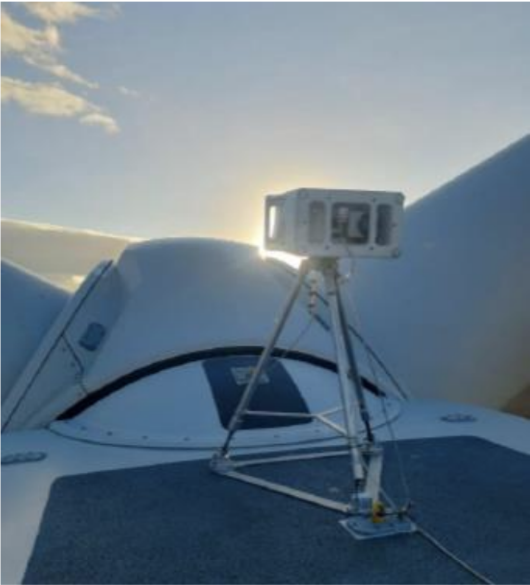 Outil situé au sommet d'une éolienne